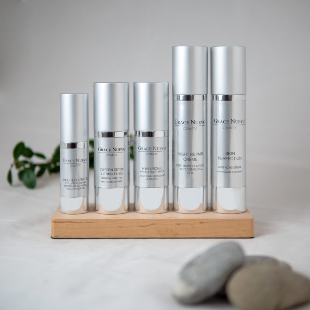 Hochwertige Produktfotografie eines Beauty-Sets von Grace Nuevo, perfekt in Szene gesetzt, mit klarer Detailtreue und luxuriösem Design.