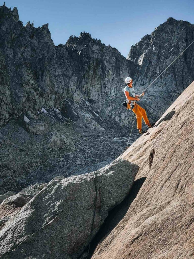 Spektakuläre Kletterszene am Hannibalturm in der Furka-Region – eine herausfordernde Route in atemberaubender alpiner Kulisse.